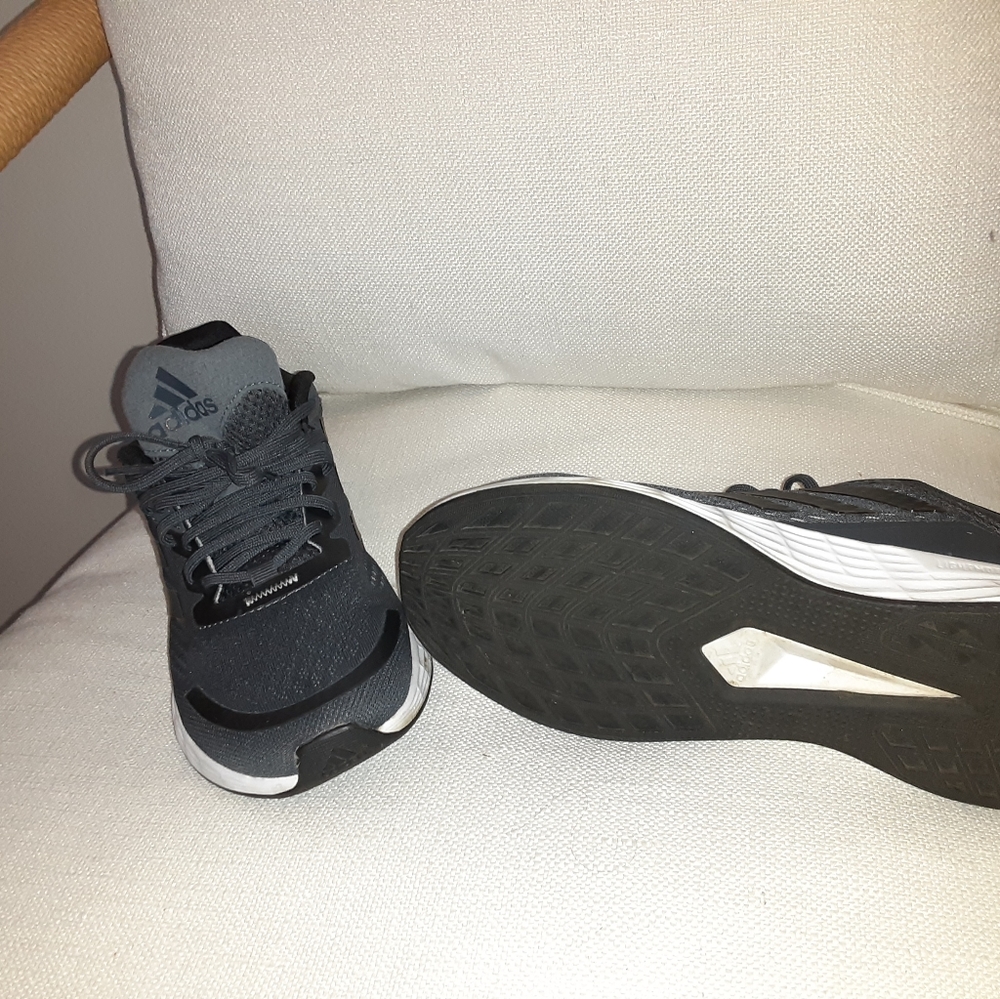 Gym shoes